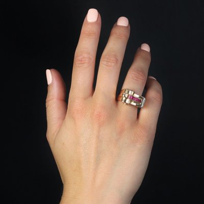 Asymmetrischer Panzerring mit Rubin und Diamanten
