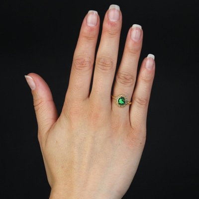 Antiker Ring mit grünem Granat und feiner Perle