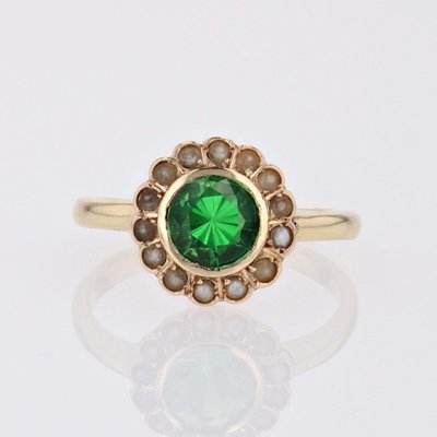 Antiker Ring mit grünem Granat und feiner Perle
