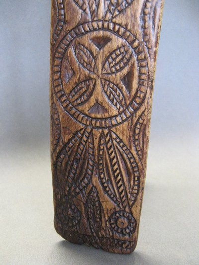 Ancien Collier De Clarine En Bois Sculpté De Rosaces XIXe.