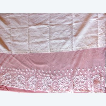 Nappe d'autel en toile et tulle brodé époque fin XIXe siècle