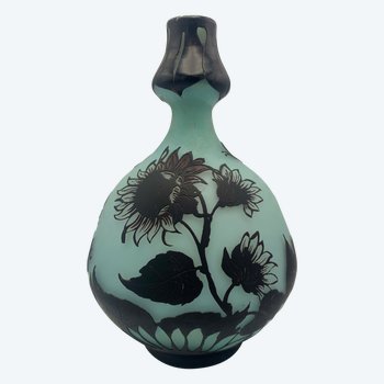 Devez, Vase Mit Blumen Und Schmetterlingen