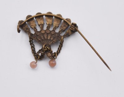 Ancienne broche forme éventail saphiret et laiton