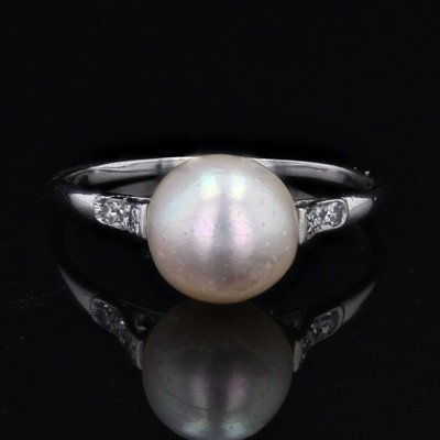 Anello antico con perla coltivata e diamanti