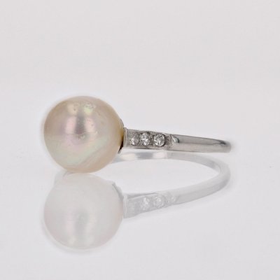 Anello antico con perla coltivata e diamanti
