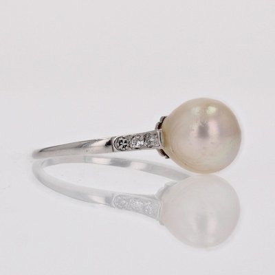 Anello antico con perla coltivata e diamanti