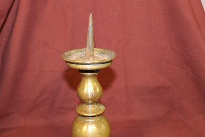 Candeliere in bronzo proveniente dall'Olanda, XVII secolo