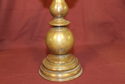 Candeliere in bronzo proveniente dall'Olanda, XVII secolo