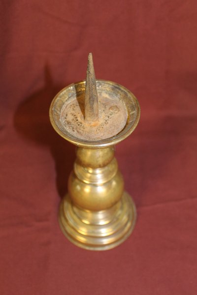 Candeliere in bronzo proveniente dall'Olanda, XVII secolo