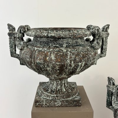 Coppia di vasi in ghisa del XIX secolo