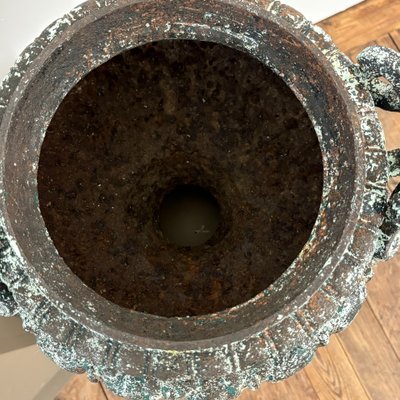 Coppia di vasi in ghisa del XIX secolo