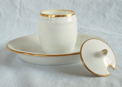 Nast : paire de moutardiers d’époque Empire en porcelaine de Paris blanche et or