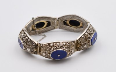 Armband mit Medaillon in Silber und Lapislazuli Asien China