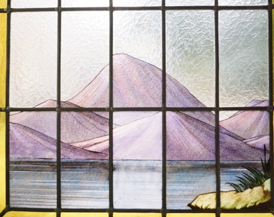 "Buntglas - Buntglasfenster - Flug eines Reihers über einem See"