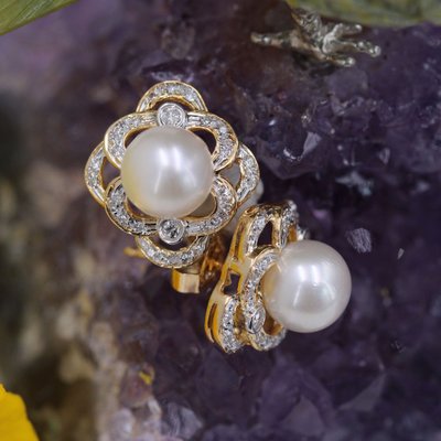 Orecchini traforati con perle e diamanti