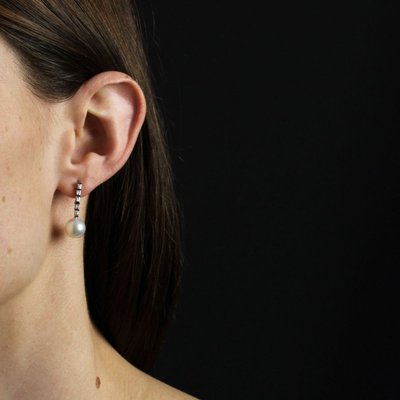Orecchini pendenti con perle Akoya e diamanti trapezoidali