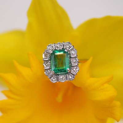 Blumenring mit Smaragd und Diamanten