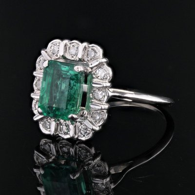 Blumenring mit Smaragd und Diamanten