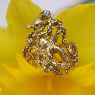 Anello Angelot antico in oro e diamante