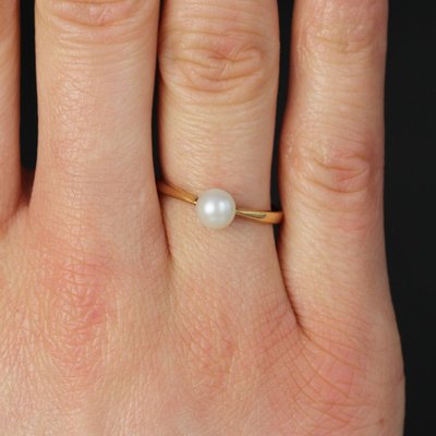Solitärring aus goldener Zuchtperle