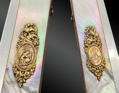 COLTELLO DI CHIUSURA DI LUSSO, ORO, ARGENTO E MADREPERLA, Francia, fine XVIII secolo
