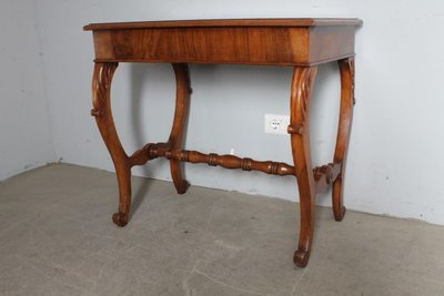 Bureau ancien Louis Philippe en noyer de Toscane, milieu du XIXe siècle, restauré. Dimensions : 84 x 55 x 78 cm.