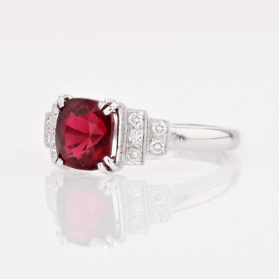 Ring mit natürlichem rotem Spinell und Diamant
