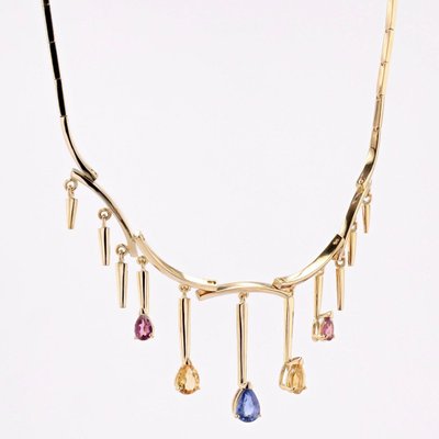 Collier En Or Et Ses Saphirs De Couleur