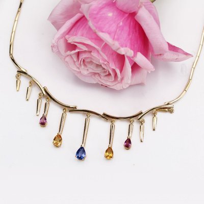 Collier En Or Et Ses Saphirs De Couleur
