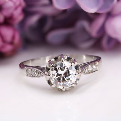Anello solitario con diamante antico