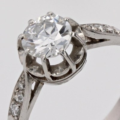 Anello solitario con diamante antico