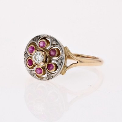Anello antico con rubino rotondo e diamanti
