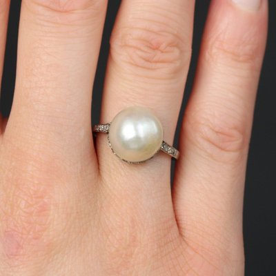 Anello in platino con perle Mabé e diamanti