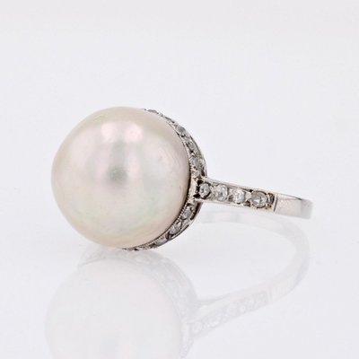 Anello in platino con perle Mabé e diamanti