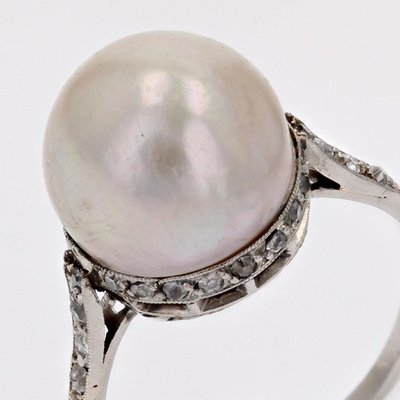Anello in platino con perle Mabé e diamanti