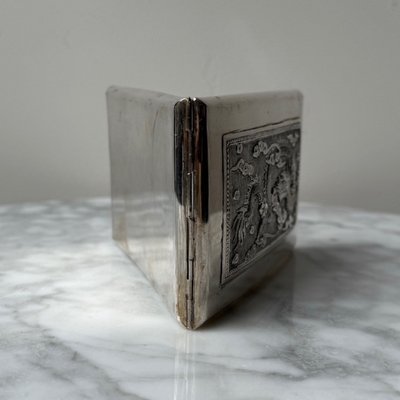 Portasigarette in argento indocinese del Sud-Est asiatico con disegno di drago