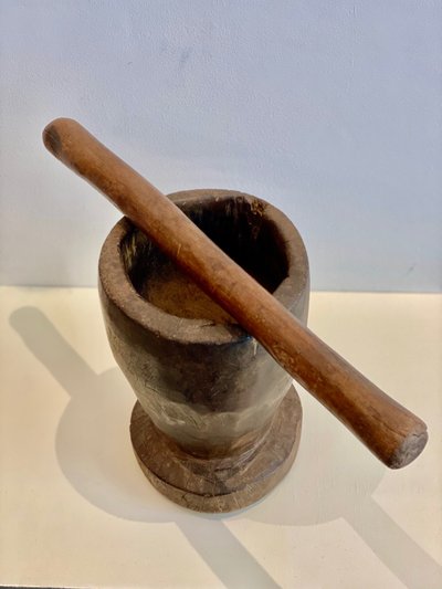 Mortier africain ancien en bois lourd avec pilon