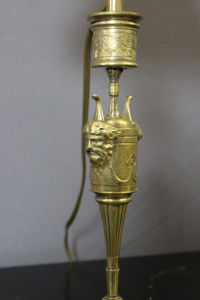 Paar bronzene Kerzenleuchter als Lampen montiert, um 1880