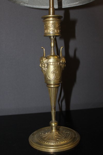Paar bronzene Kerzenleuchter als Lampen montiert, um 1880