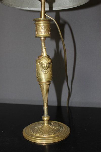 Paar bronzene Kerzenleuchter als Lampen montiert, um 1880