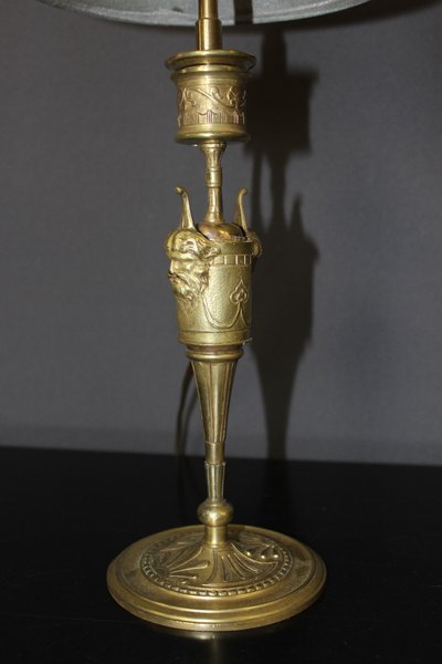 Paar bronzene Kerzenleuchter als Lampen montiert, um 1880