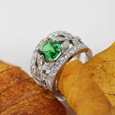Bandring mit Tsavorit-Granat und Diamant