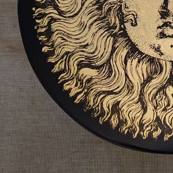 1970 Magnifique Table De Piero Fornasetti Représentant "Le Roi Soleil" (Louis XIV). Fabriqué en Italie