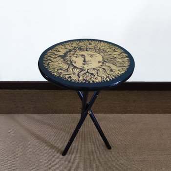 1970 Magnifique Table De Piero Fornasetti Représentant "Le Roi Soleil" (Louis XIV). Fabriqué en Italie