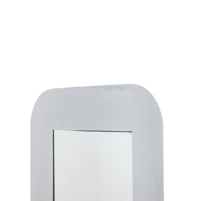 Miroir de forme rectangulaire, en métal poli. Italie, années 1970 LS6511401