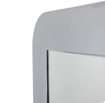 Miroir de forme rectangulaire, en métal poli. Italie, années 1970 LS6511401