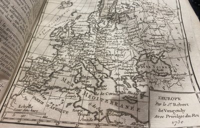 Schönes Buch mit gekürzter und einfacher Methode der Geographie von 1805. Gedruckt in Paris. Illustration von Karten XVIII