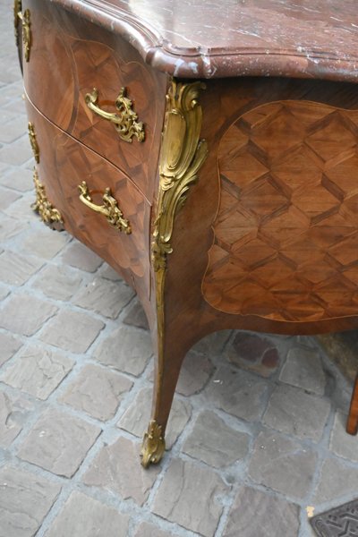 Belle commode en placage d époque Louis XV