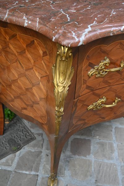 Belle commode en placage d époque Louis XV