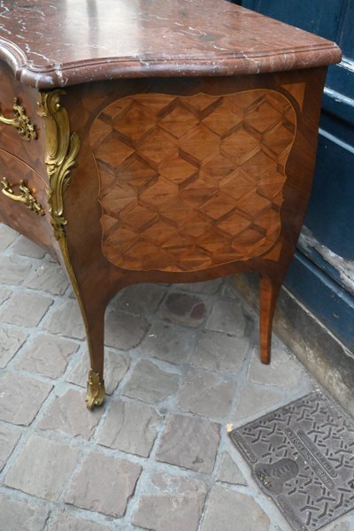 Belle commode en placage d époque Louis XV